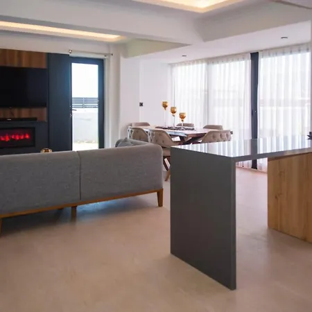 Villa Luxury Life Villas *