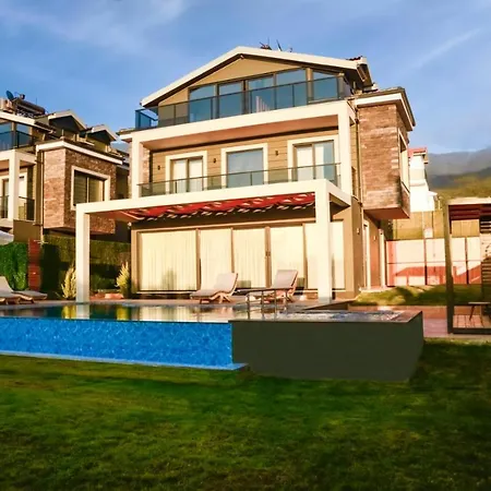 Villa Luxury Life Villas *