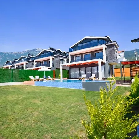Luxury Life Villas *
